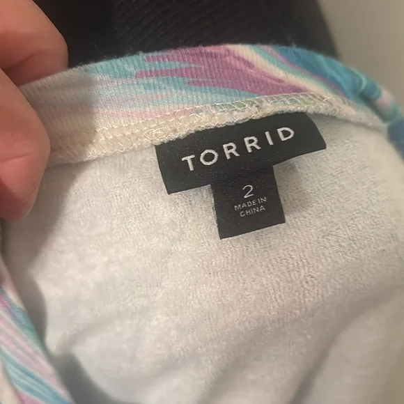 Torrid Pullover Soft Lined Feather Look Top size 2X - Picture 9 of 10